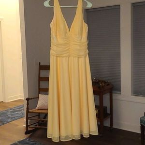 Yellow sleeveless prom/wedding guest dress